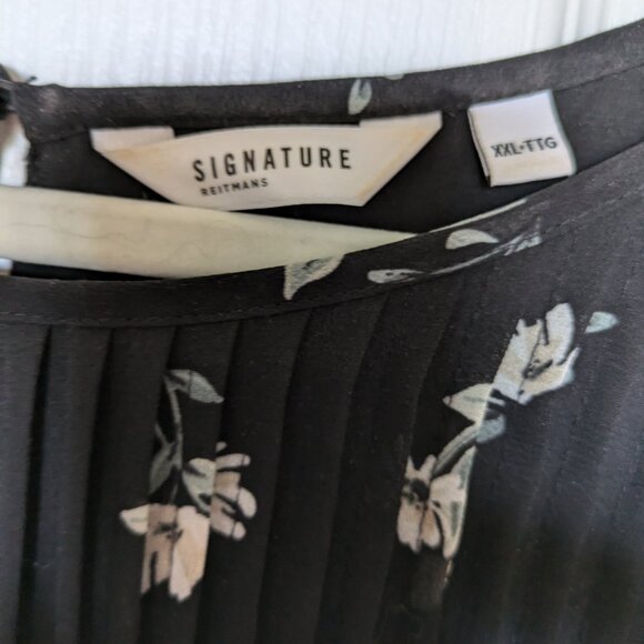 Reitmans Pintucked Blouse - Picture 4 of 5